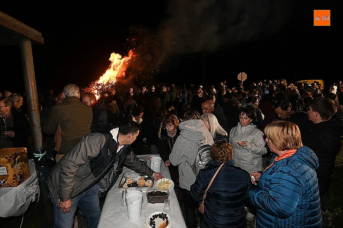 Momento de la hoguera de San Blas de 2025/ Fotos: Adrián M.Pastor