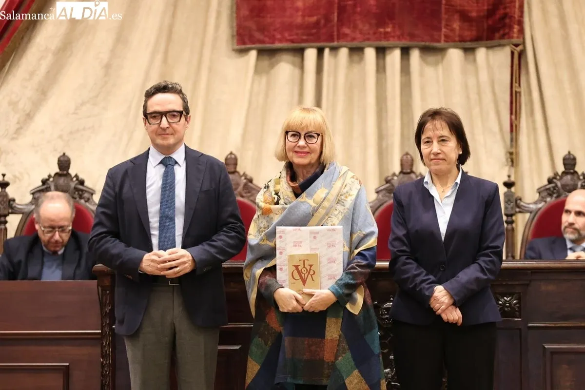 Homenaje de la USAL en el Paraninfo a docentes e investigadores jubilados. Foto de David Sañudo