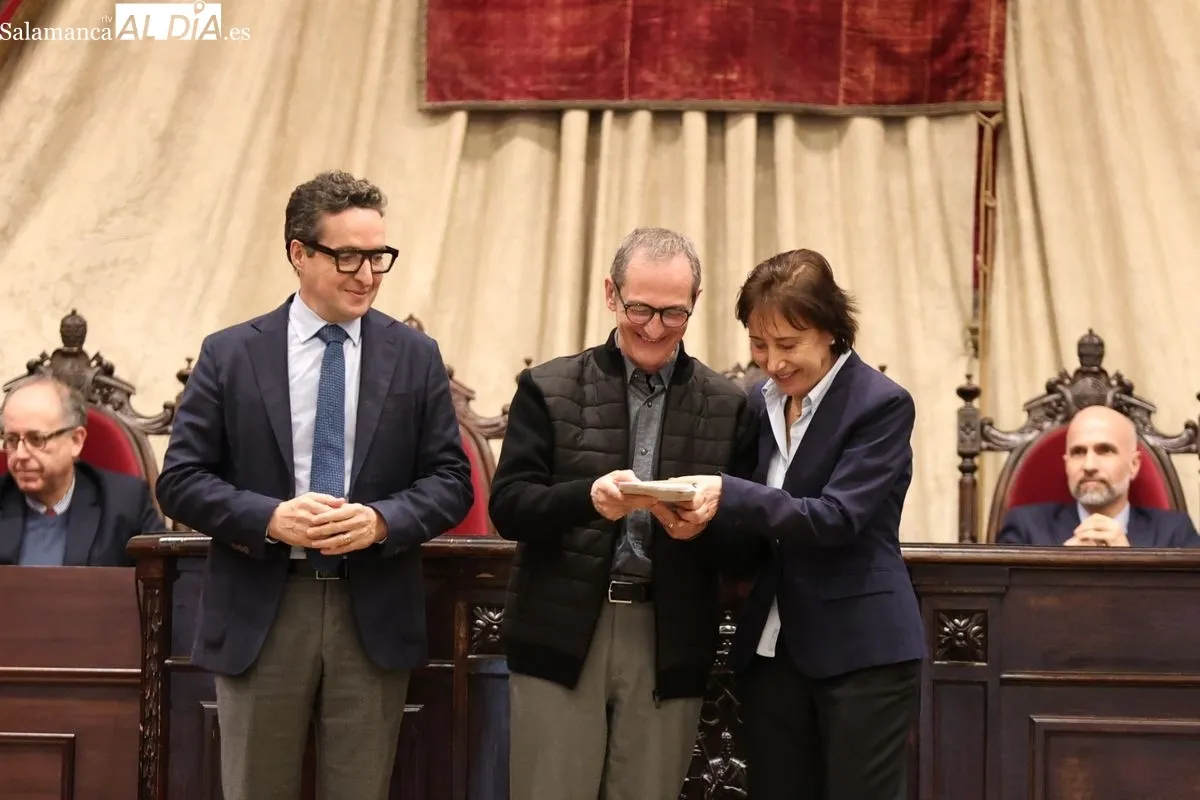 Homenaje de la USAL en el Paraninfo a docentes e investigadores jubilados. Foto de David Sañudo