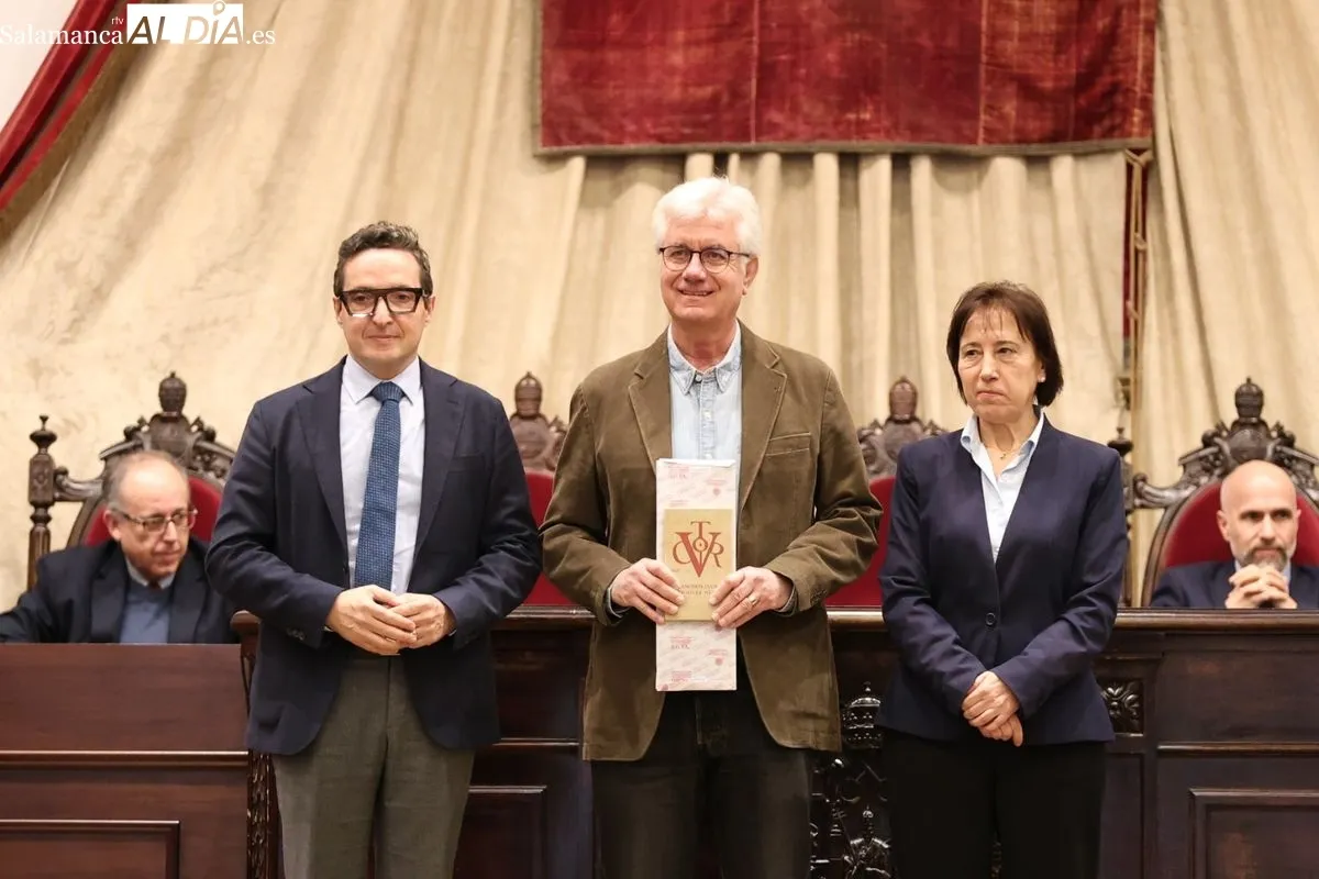 Homenaje de la USAL en el Paraninfo a docentes e investigadores jubilados. Foto de David Sañudo