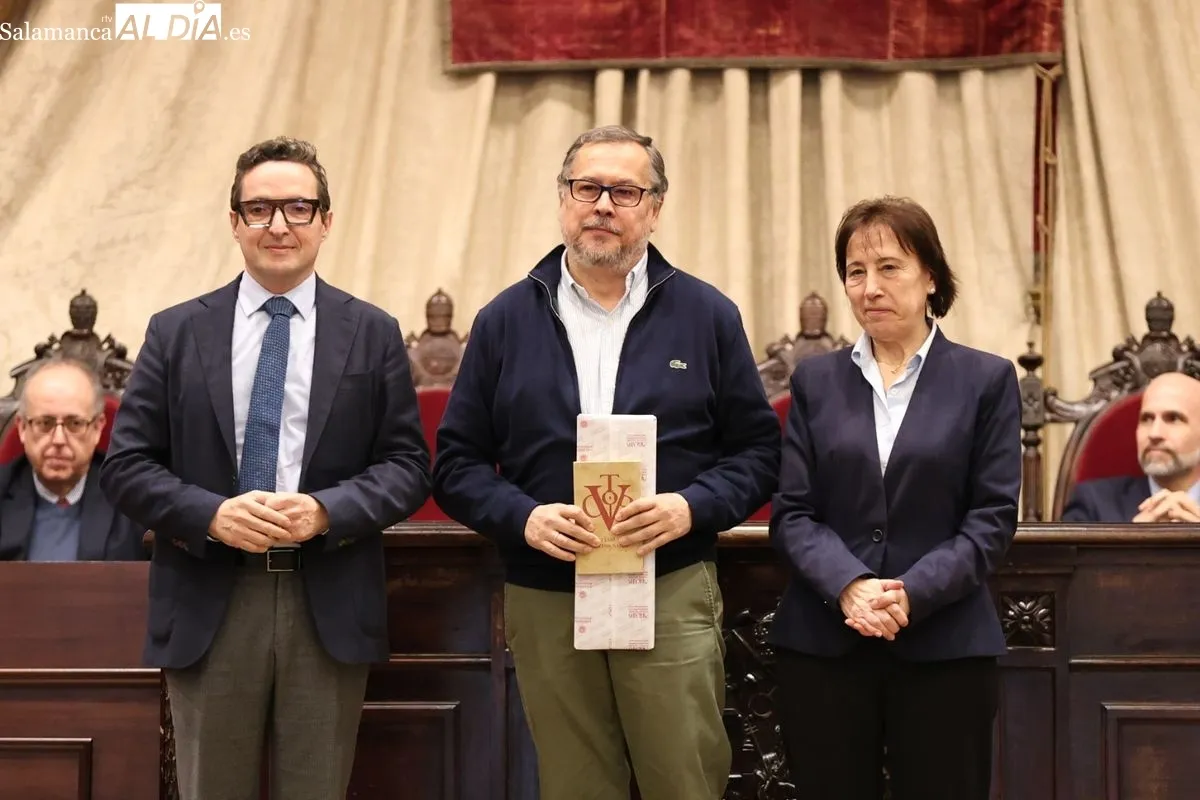 Homenaje de la USAL en el Paraninfo a docentes e investigadores jubilados. Foto de David Sañudo