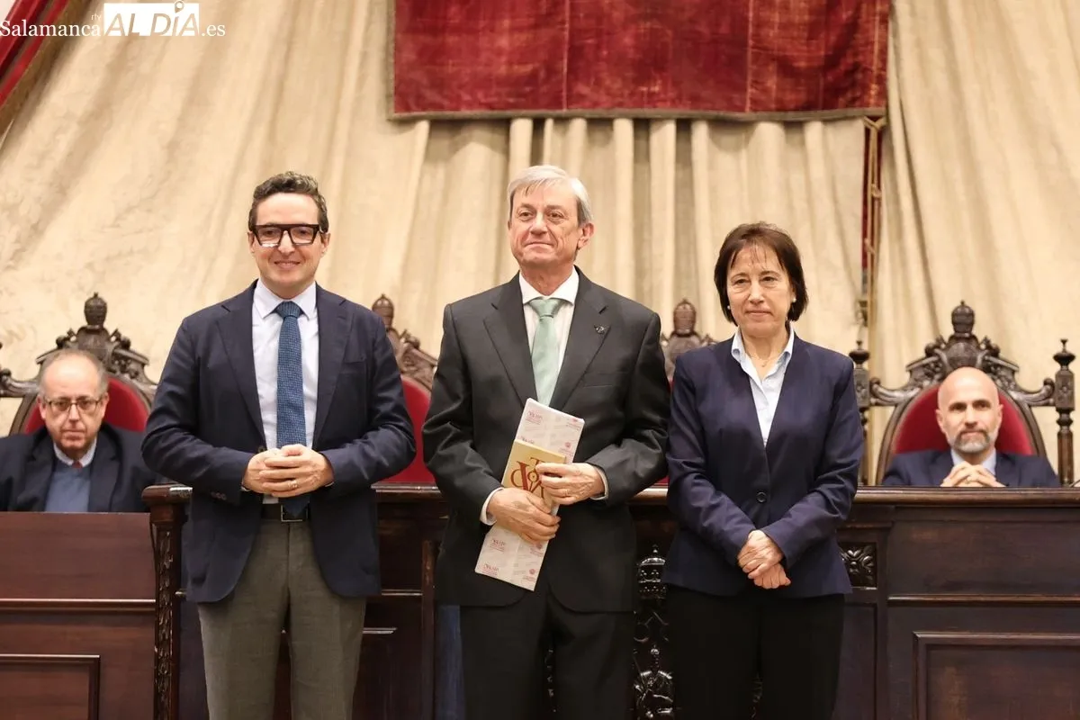 Homenaje de la USAL en el Paraninfo a docentes e investigadores jubilados. Foto de David Sañudo