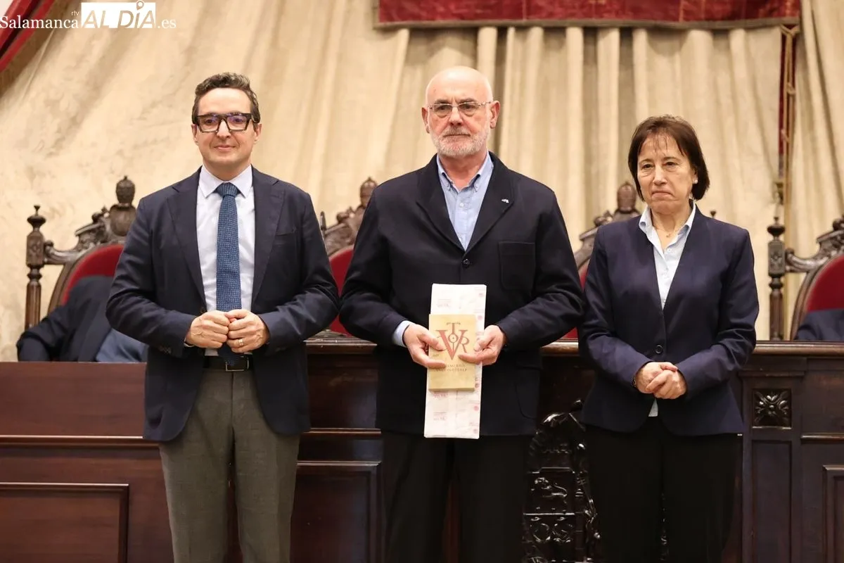 Homenaje de la USAL en el Paraninfo a docentes e investigadores jubilados. Foto de David Sañudo