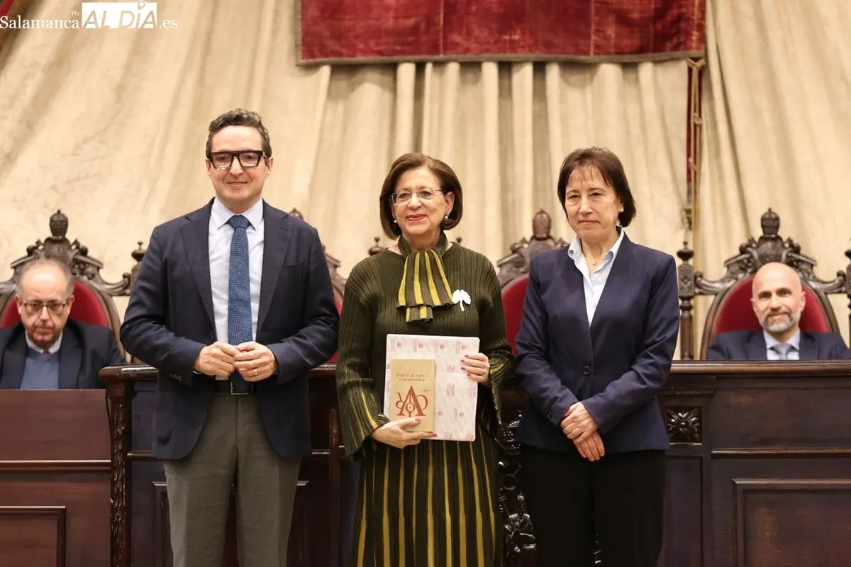 Homenaje de la USAL en el Paraninfo a docentes e investigadores jubilados. Foto de David Sañudo
