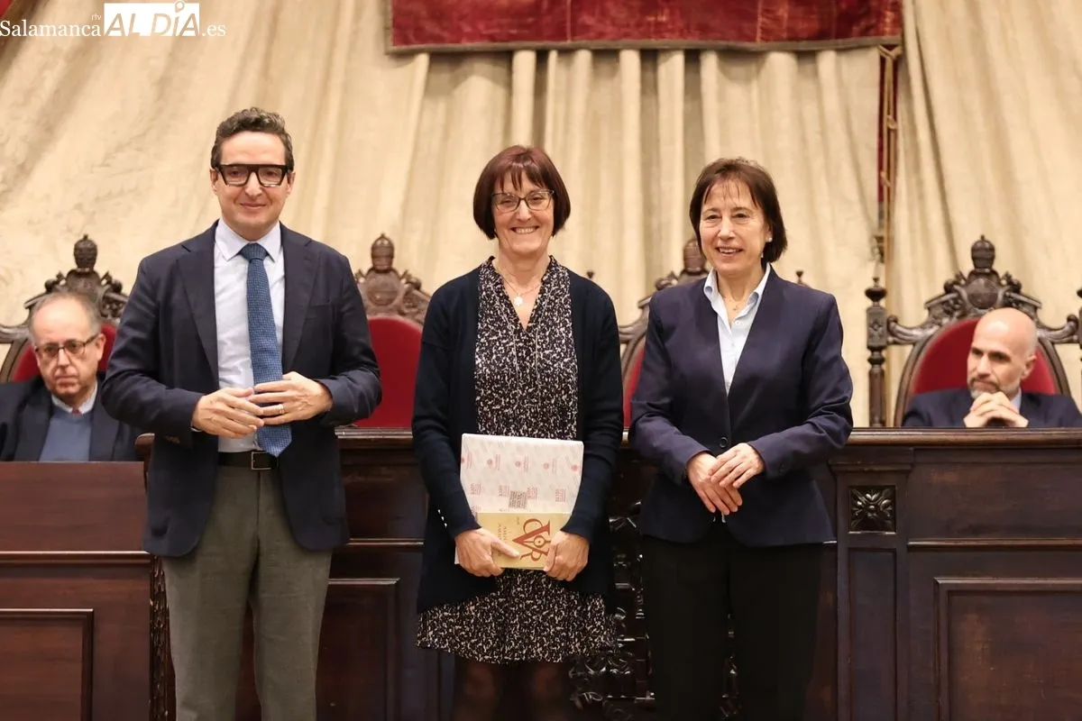 Homenaje de la USAL en el Paraninfo a docentes e investigadores jubilados. Foto de David Sañudo