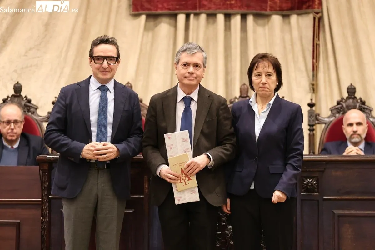 Homenaje de la USAL en el Paraninfo a docentes e investigadores jubilados. Foto de David Sañudo