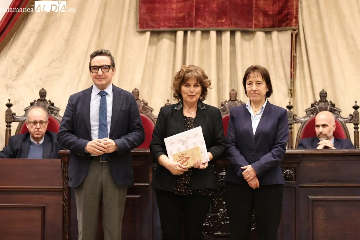 Homenaje de la USAL en el Paraninfo a docentes e investigadores jubilados. Foto de David Sañudo