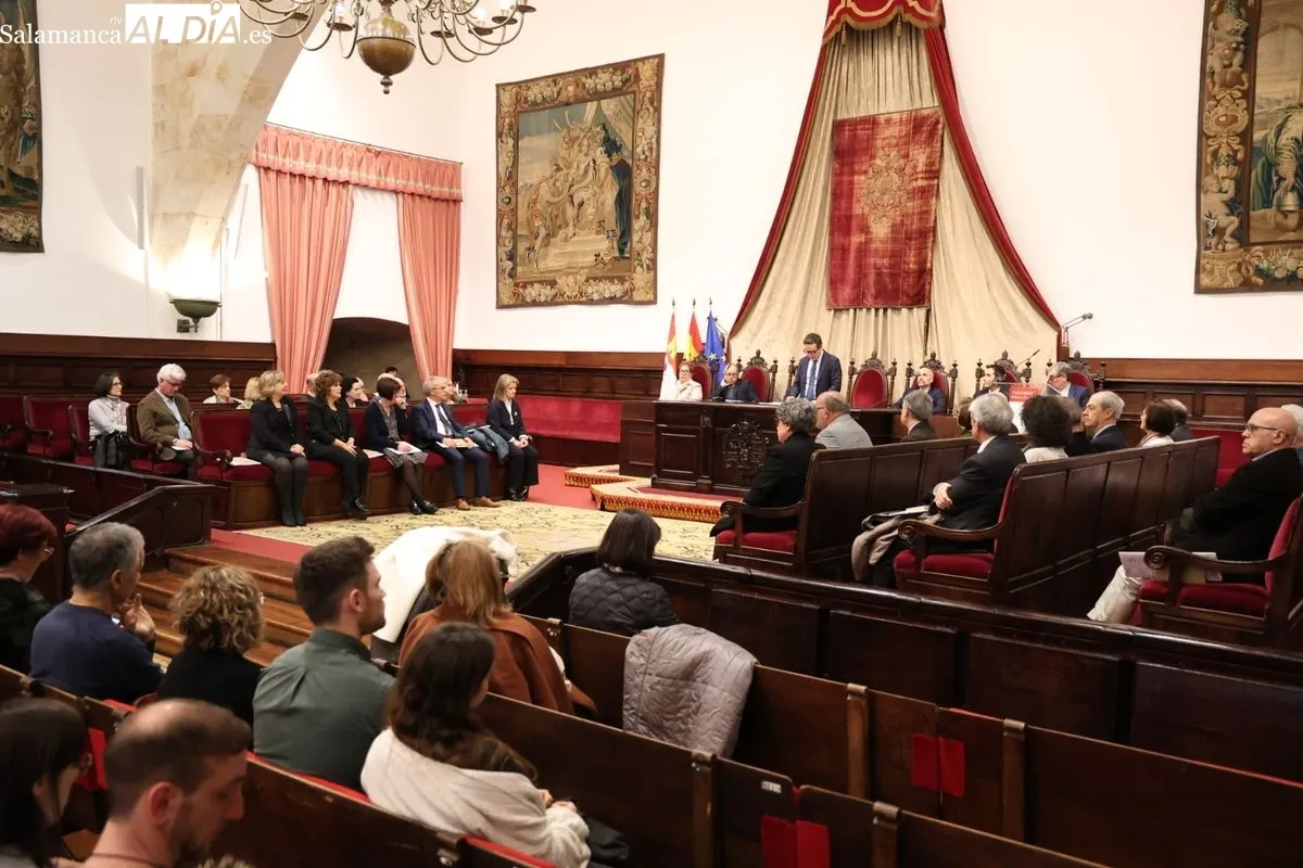 Homenaje de la USAL en el Paraninfo a docentes e investigadores jubilados. Foto de David Sañudo