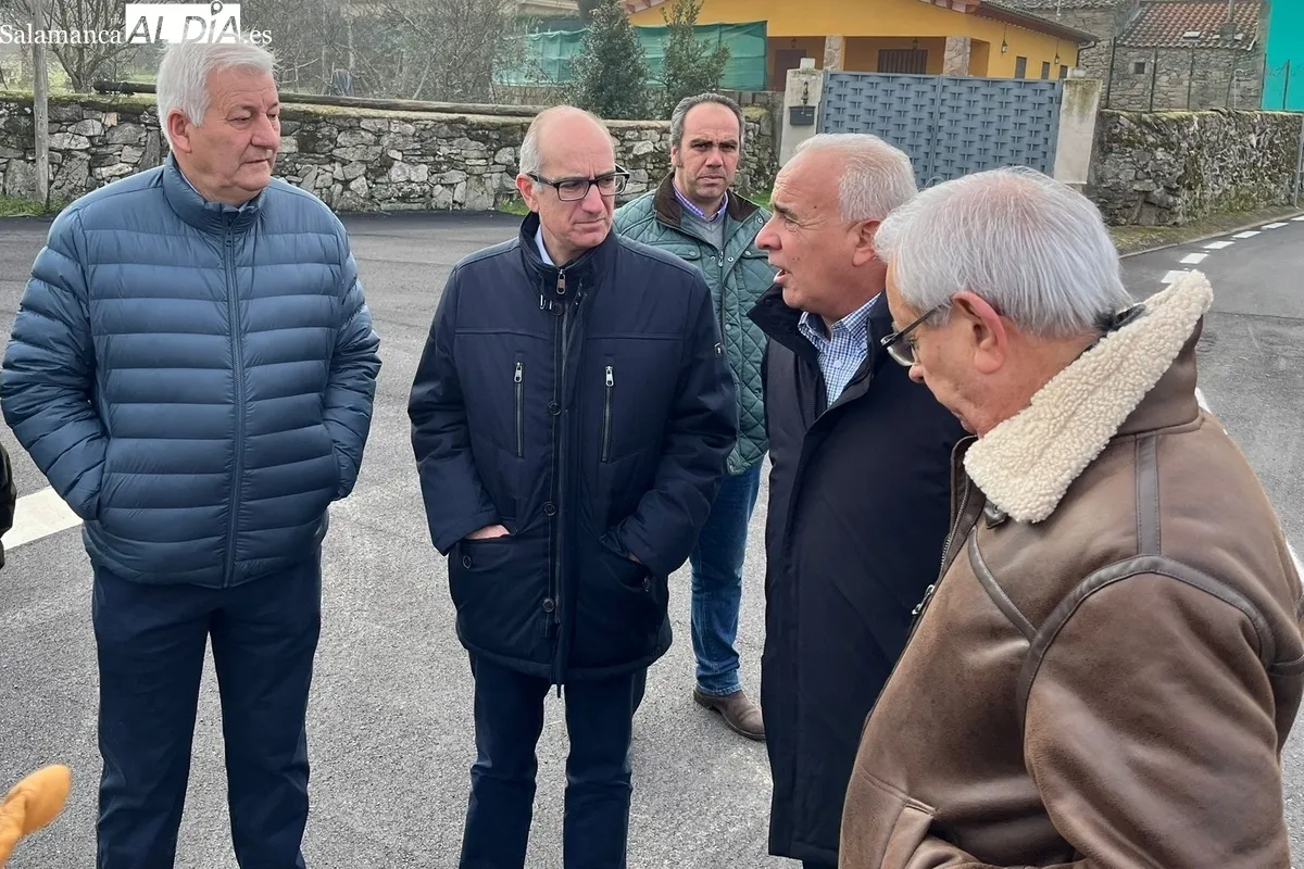 Visita de Javier Iglesias a las obras de la carretera DSA-432 en Cipérez 