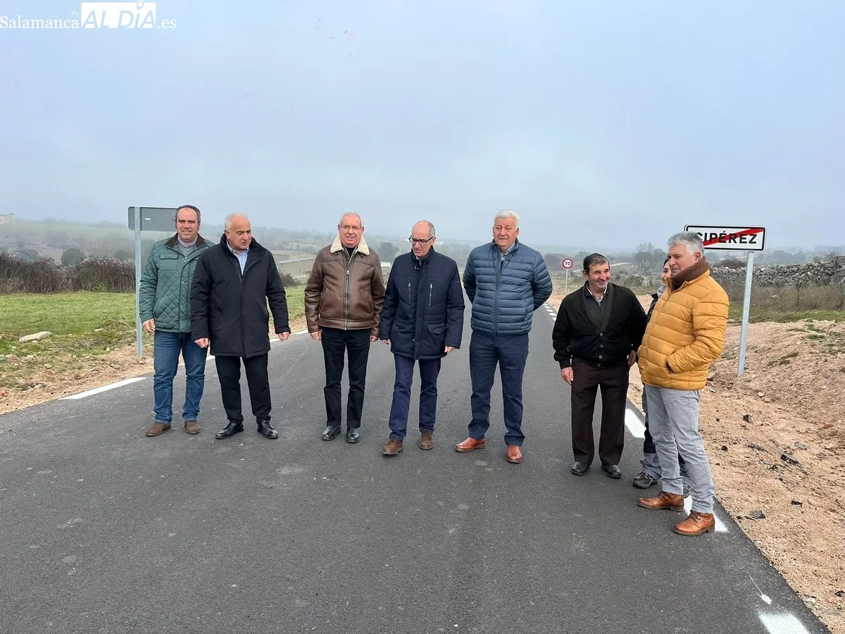 Visita de Javier Iglesias a las obras de la carretera DSA-432 en Cipérez 