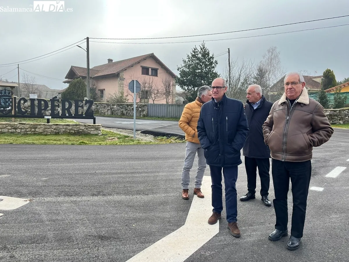 Visita de Javier Iglesias a las obras de la carretera DSA-432 en Cipérez 
