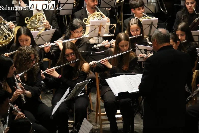 Foto 11 - La Banda de M&uacute;sica de Alba de Tormes exhibe el talento de sus j&oacute;venes solistas