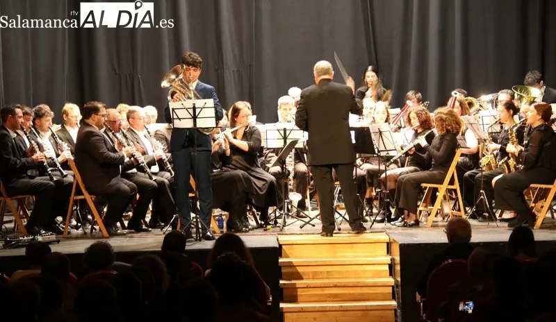 Foto 7 - La Banda de M&uacute;sica de Alba de Tormes exhibe el talento de sus j&oacute;venes solistas