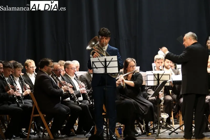 Foto 6 - La Banda de M&uacute;sica de Alba de Tormes exhibe el talento de sus j&oacute;venes solistas