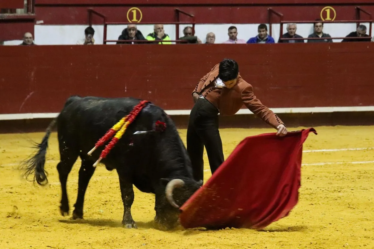 Marco Pérez corta un rabo en La Flecha