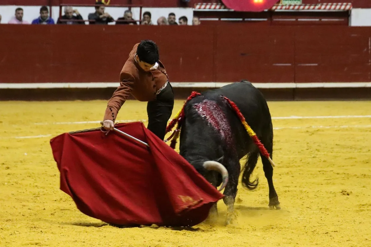 Marco Pérez corta un rabo en La Flecha