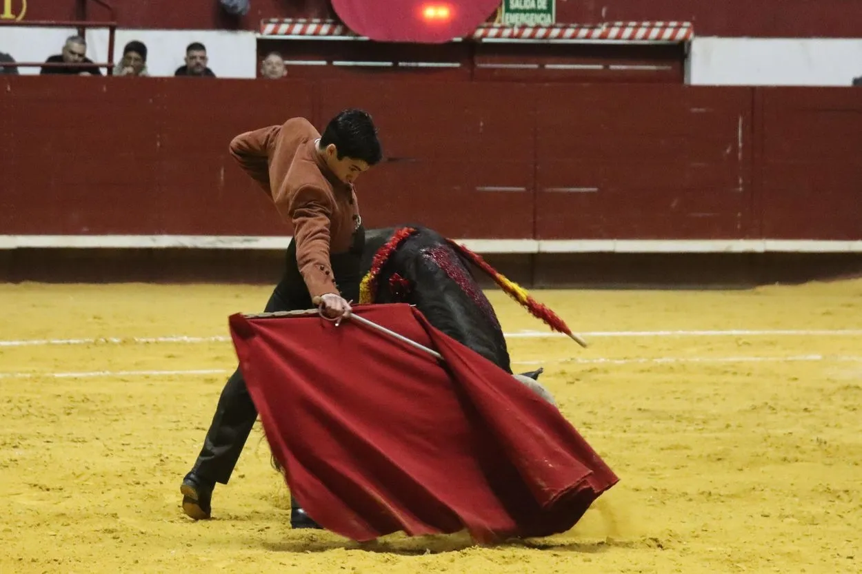 Marco Pérez corta un rabo en La Flecha