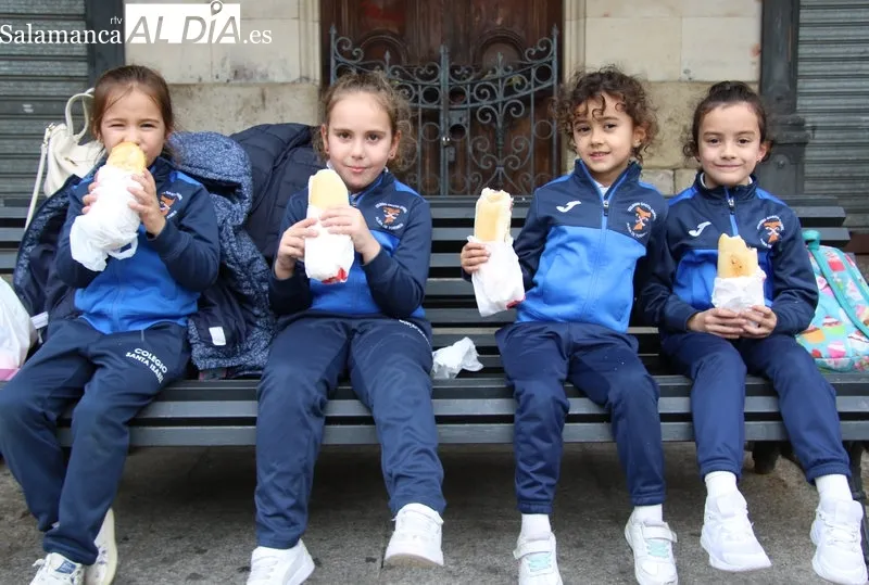 Foto 2 - Bocadillos con sabor a solidaridad en Alba de Tormes