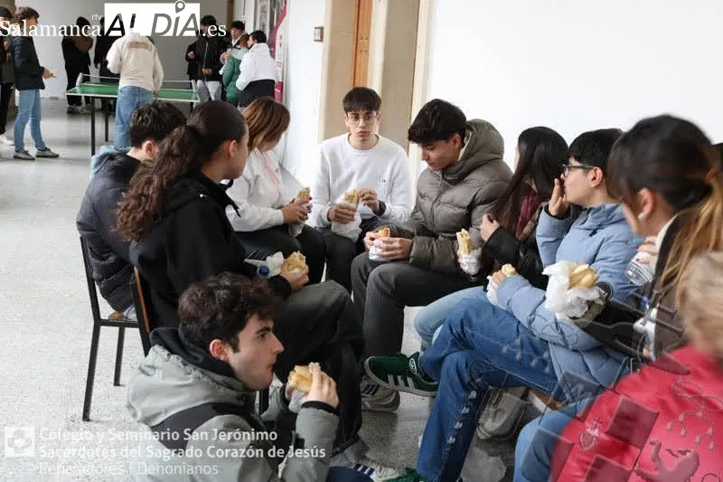 Foto 11 - Bocadillos con sabor a solidaridad en Alba de Tormes