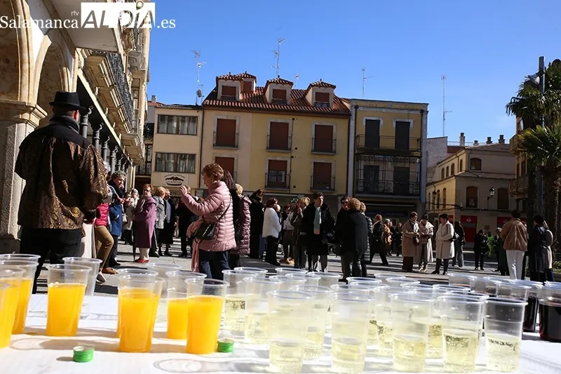 Foto 2 - La tradici&oacute;n de Santa &Aacute;gueda se deja escuchar en Alba de Tormes