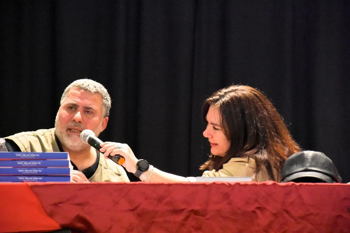 Presentación del libro 'Yo nací un día azul', de Juan Carlos López Pinto, en la Iglesia Vieja de Pizarrales. Fotos: Fernando Sánchez Gómez