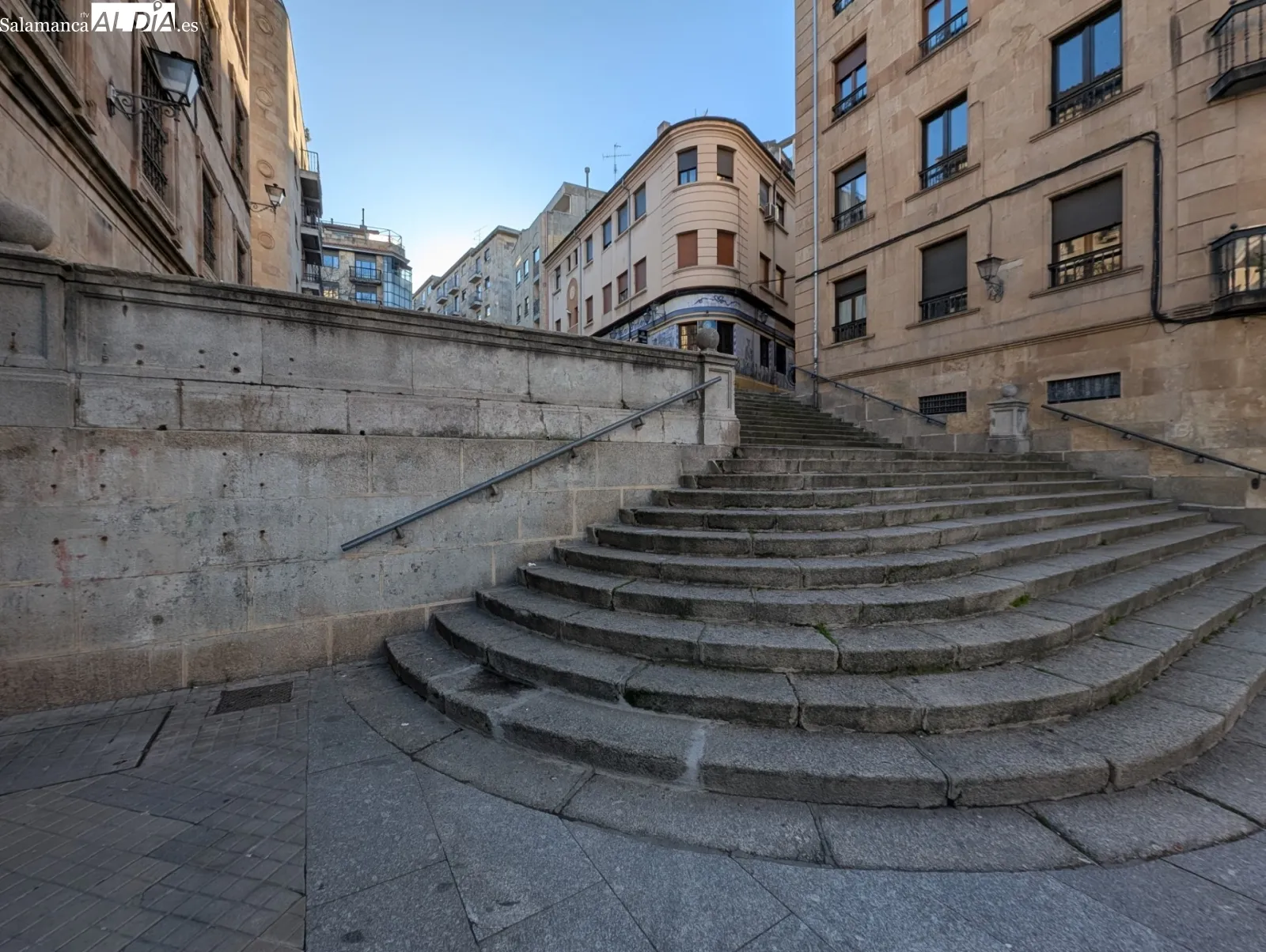 Escaleras de Gran Vía, donde el Ayuntamiento proyecta un ascensor. Foto: David Sañudo