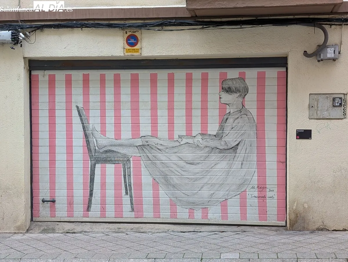 'Irónicamente cierto', de Alba Rodríguez, en el barrio del Oeste. Foto: David Sañudo