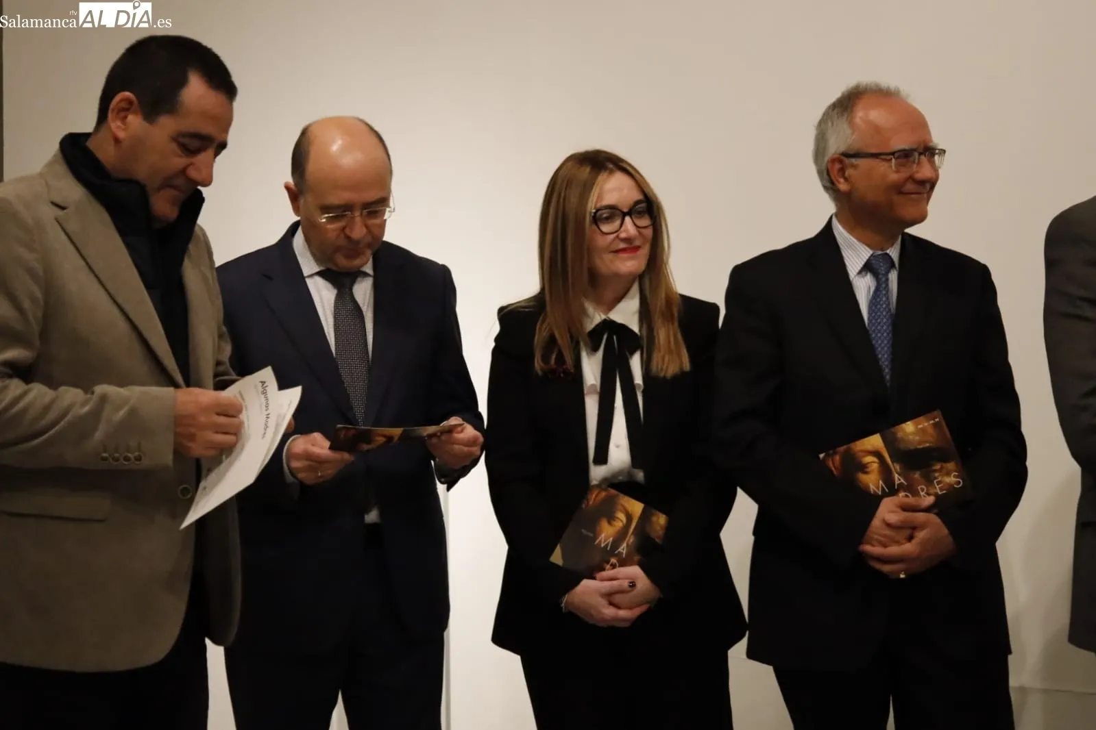 Inauguración de 'Algunas Madres', una exposición sobre la visión de la maternidad del escultor salmantino, con entrada gratuita hasta julio. Foto de David Domínguez