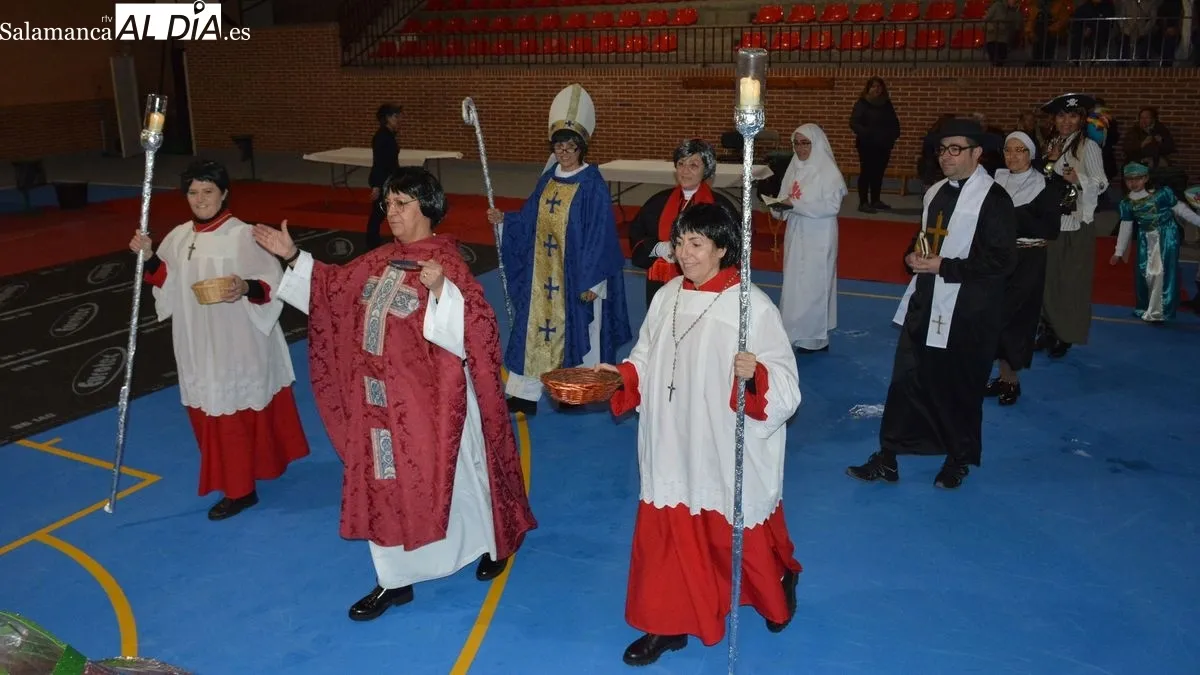 Foto 10 - Desfile, concurso de disfraces y mucha diversi&oacute;n en la fiesta del Lunes de Carnaval en Lumbrales