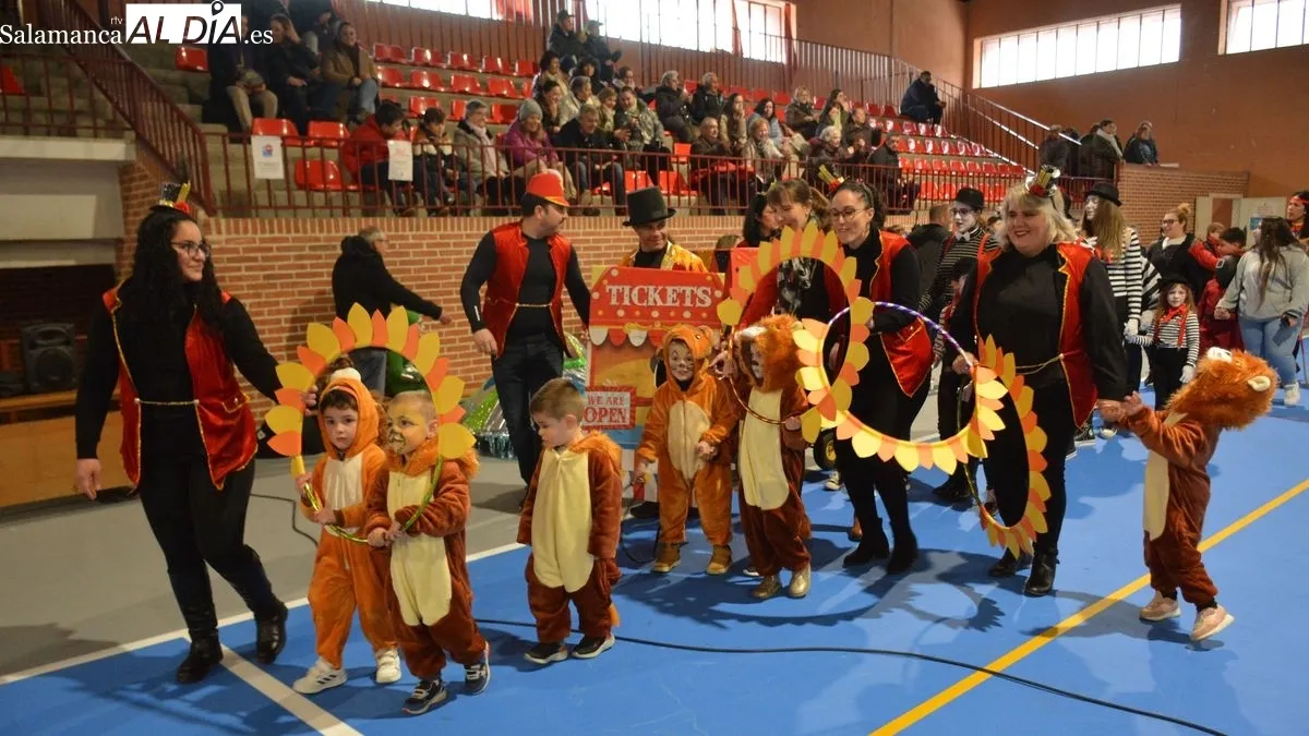 Foto 8 - Desfile, concurso de disfraces y mucha diversi&oacute;n en la fiesta del Lunes de Carnaval en Lumbrales
