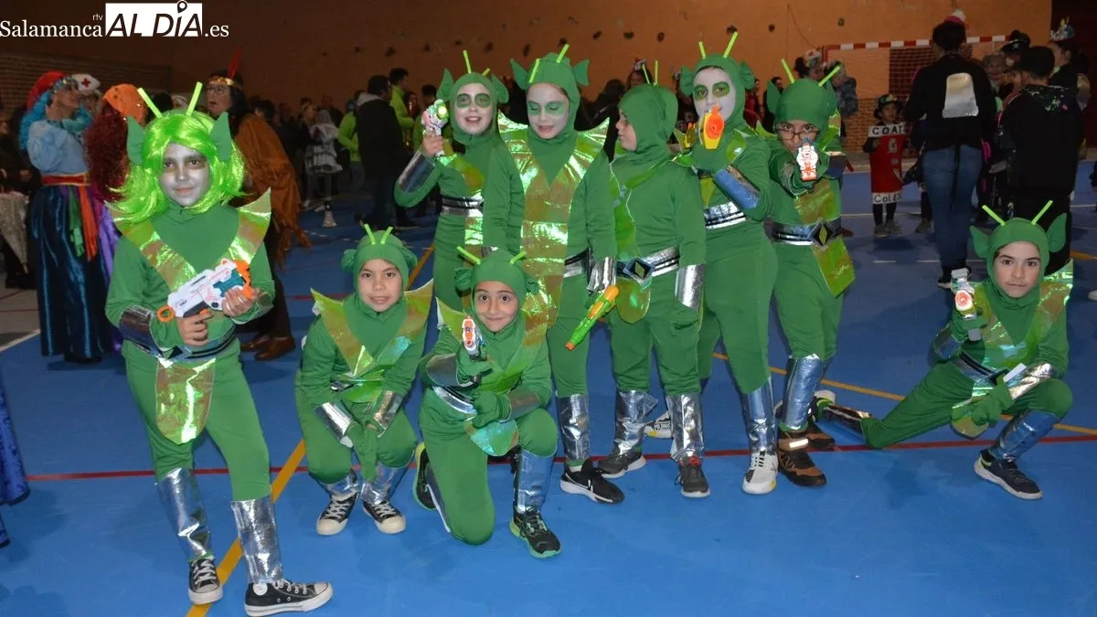 Foto 5 - Desfile, concurso de disfraces y mucha diversi&oacute;n en la fiesta del Lunes de Carnaval en Lumbrales