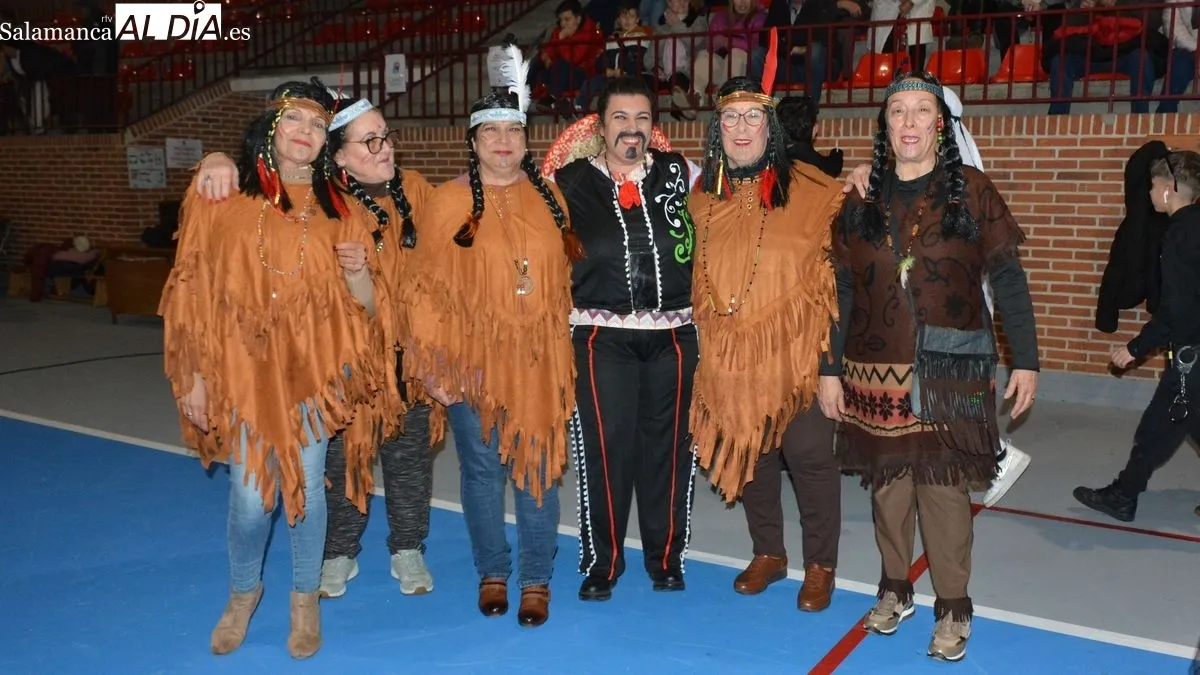 Foto 4 - Desfile, concurso de disfraces y mucha diversi&oacute;n en la fiesta del Lunes de Carnaval en Lumbrales