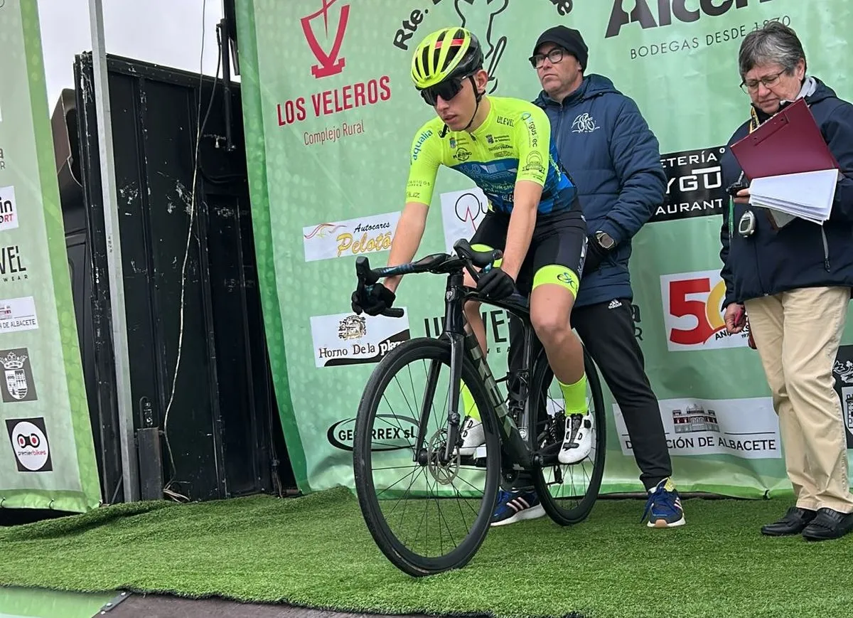 Ciclistas de HyD - Ciudad de Salamanca en Noja y El Madroño