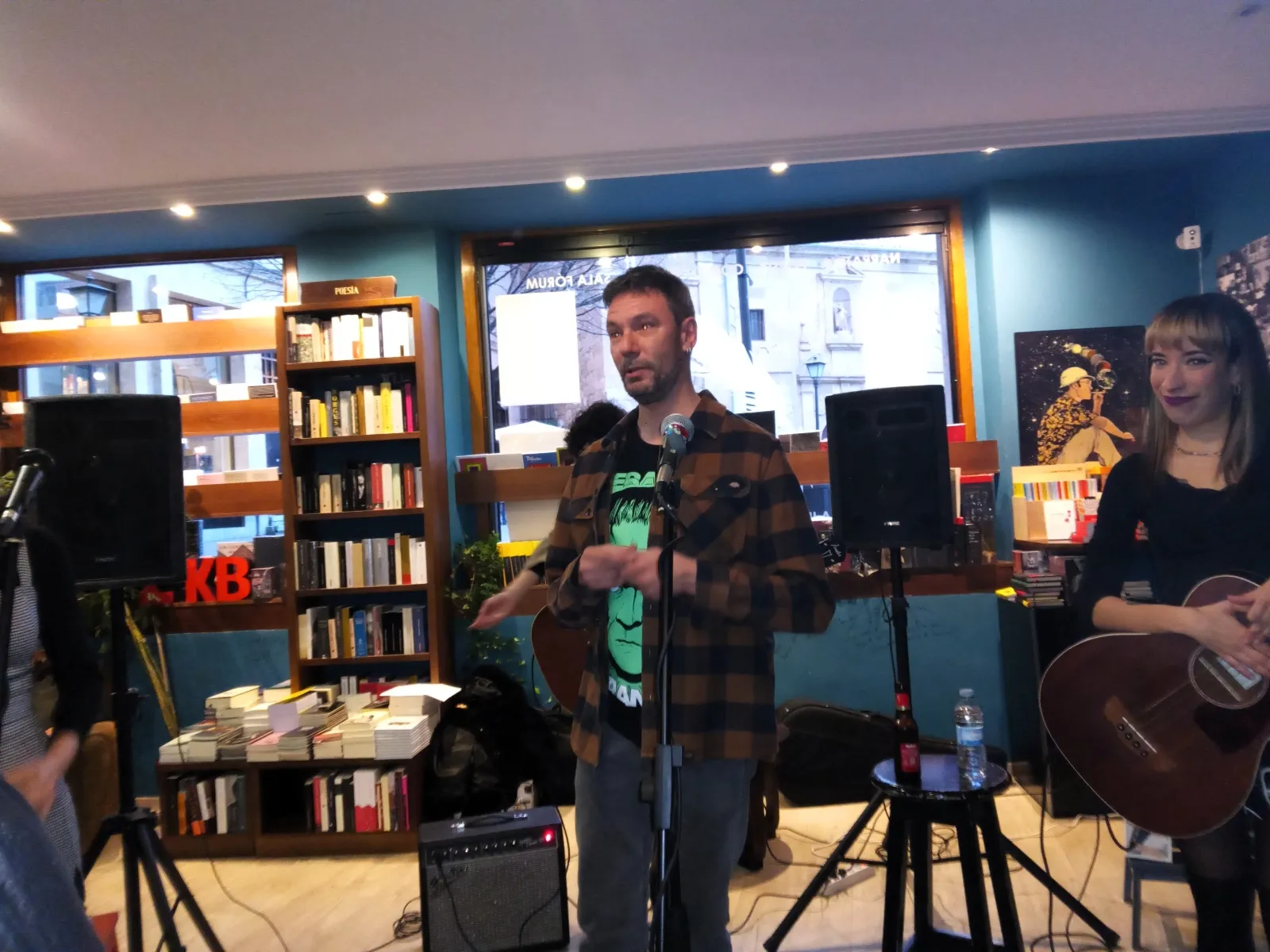 La librería Letras Corsarias celebra su décimo aniversario con un concierto del grupo punk Estrogenuinas