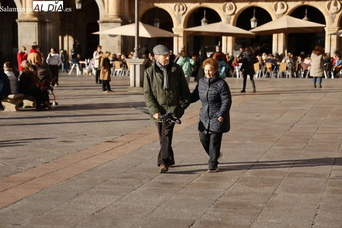 Salamanca disfruta del sol de la tarde y 'se olvida' de la nieve | FOTOS: David Sañudo 
