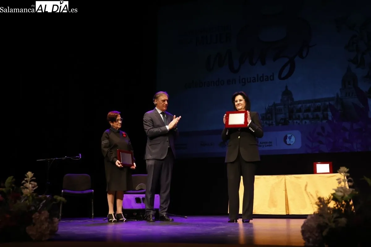 Gala de reconocimiento a tres mujeres referentes en Salamanca por el 8-M | FOTOS: David Sañudo 