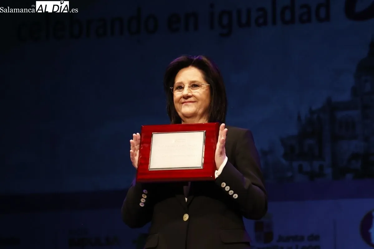 Gala de reconocimiento a tres mujeres referentes en Salamanca por el 8-M | FOTOS: David Sañudo 