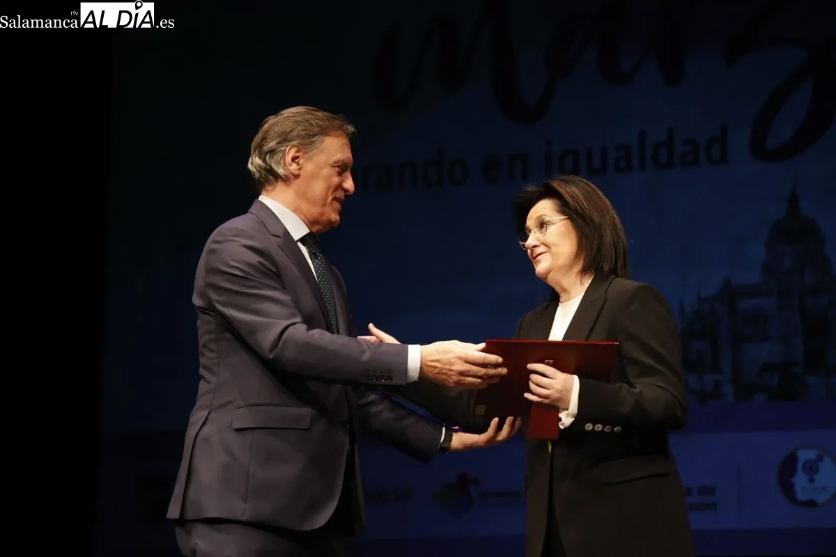 Gala de reconocimiento a tres mujeres referentes en Salamanca por el 8-M | FOTOS: David Sañudo 