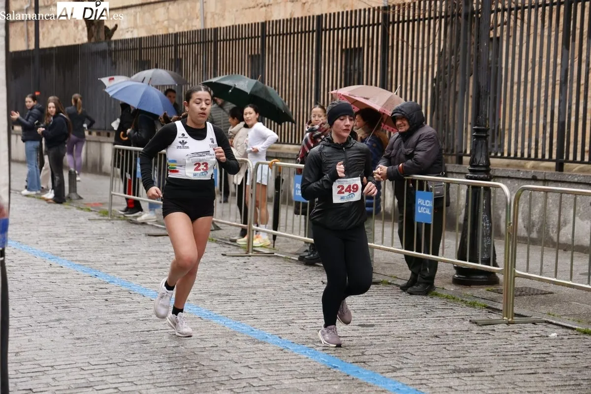 El frío y la nieve no frenan la participación en la IV Carrera Solidaria Colegio Maestro Ávila | FOTOS: David Sañudo 