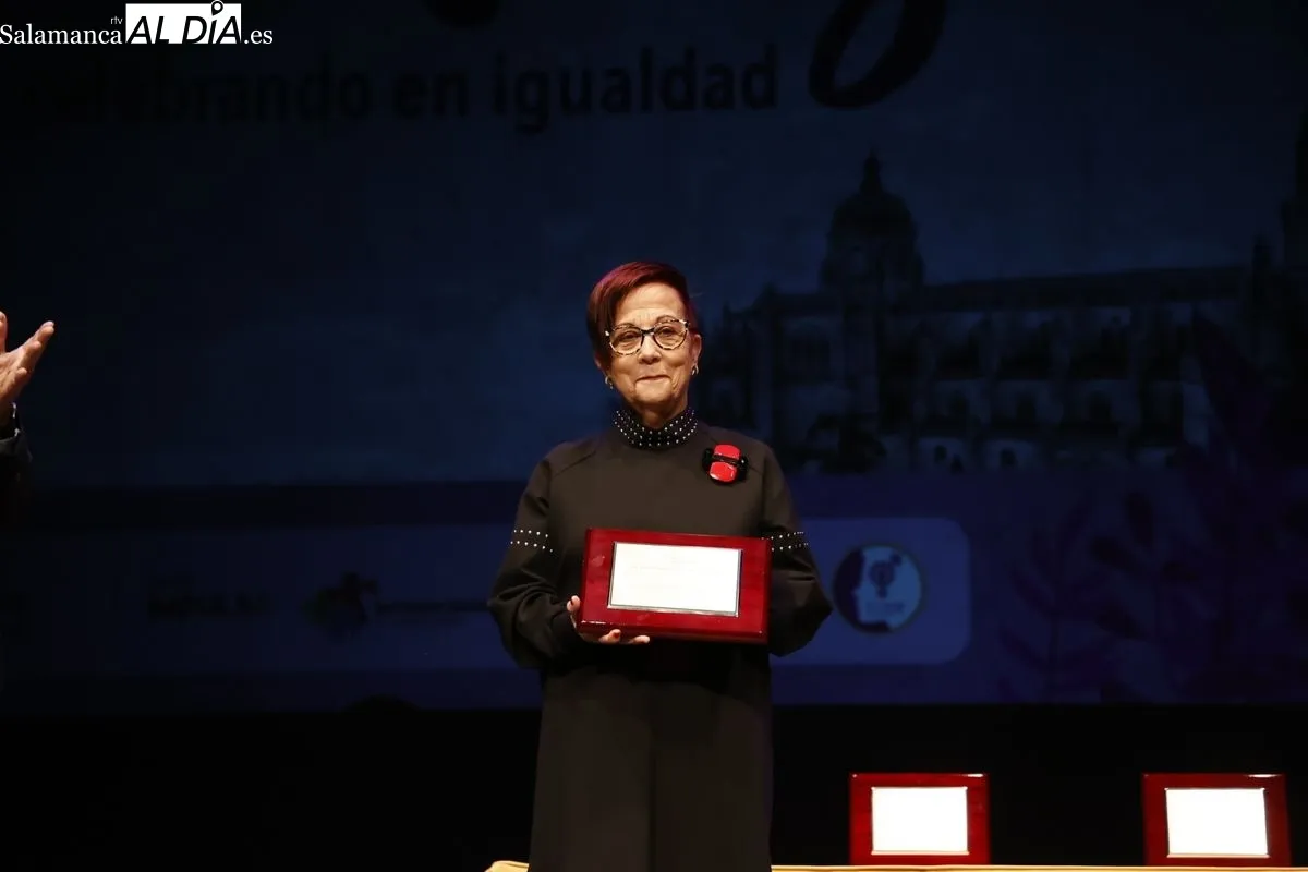 Gala de reconocimiento a tres mujeres referentes en Salamanca por el 8-M | FOTOS: David Sañudo 