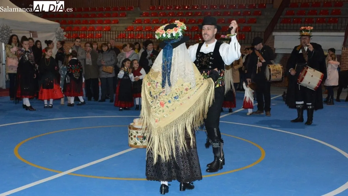 El polideportivo municipal acogió la exhibición de bailes charros