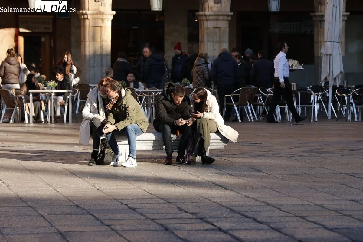Salamanca disfruta del sol de la tarde y 'se olvida' de la nieve | FOTOS: David Sañudo 