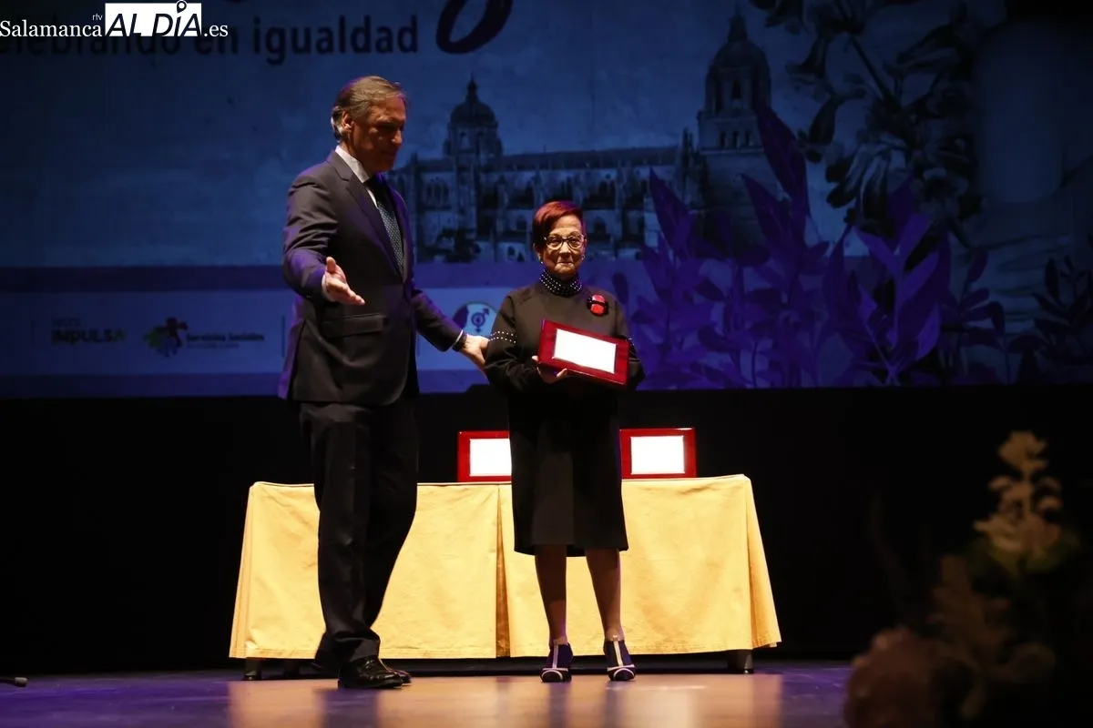 Gala de reconocimiento a tres mujeres referentes en Salamanca por el 8-M | FOTOS: David Sañudo 