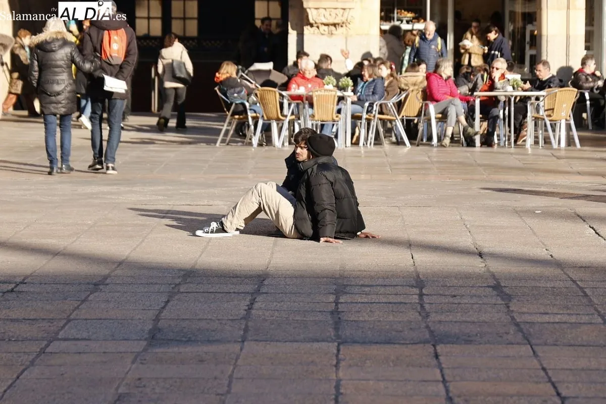 Salamanca disfruta del sol de la tarde y 'se olvida' de la nieve | FOTOS: David Sañudo 