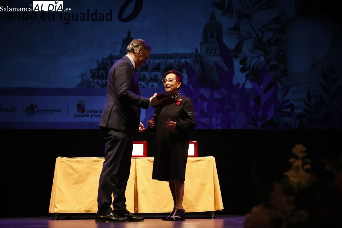 Gala de reconocimiento a tres mujeres referentes en Salamanca por el 8-M | FOTOS: David Sañudo 