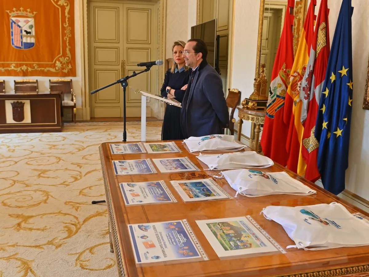 Entrega en el Ayuntamiento de Salamanca de los premios XXII Concurso Internacional de Dibujo Infantil de Aqualia