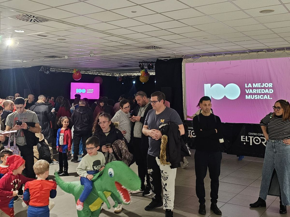 Carnaval en el centro comercial El Tormes