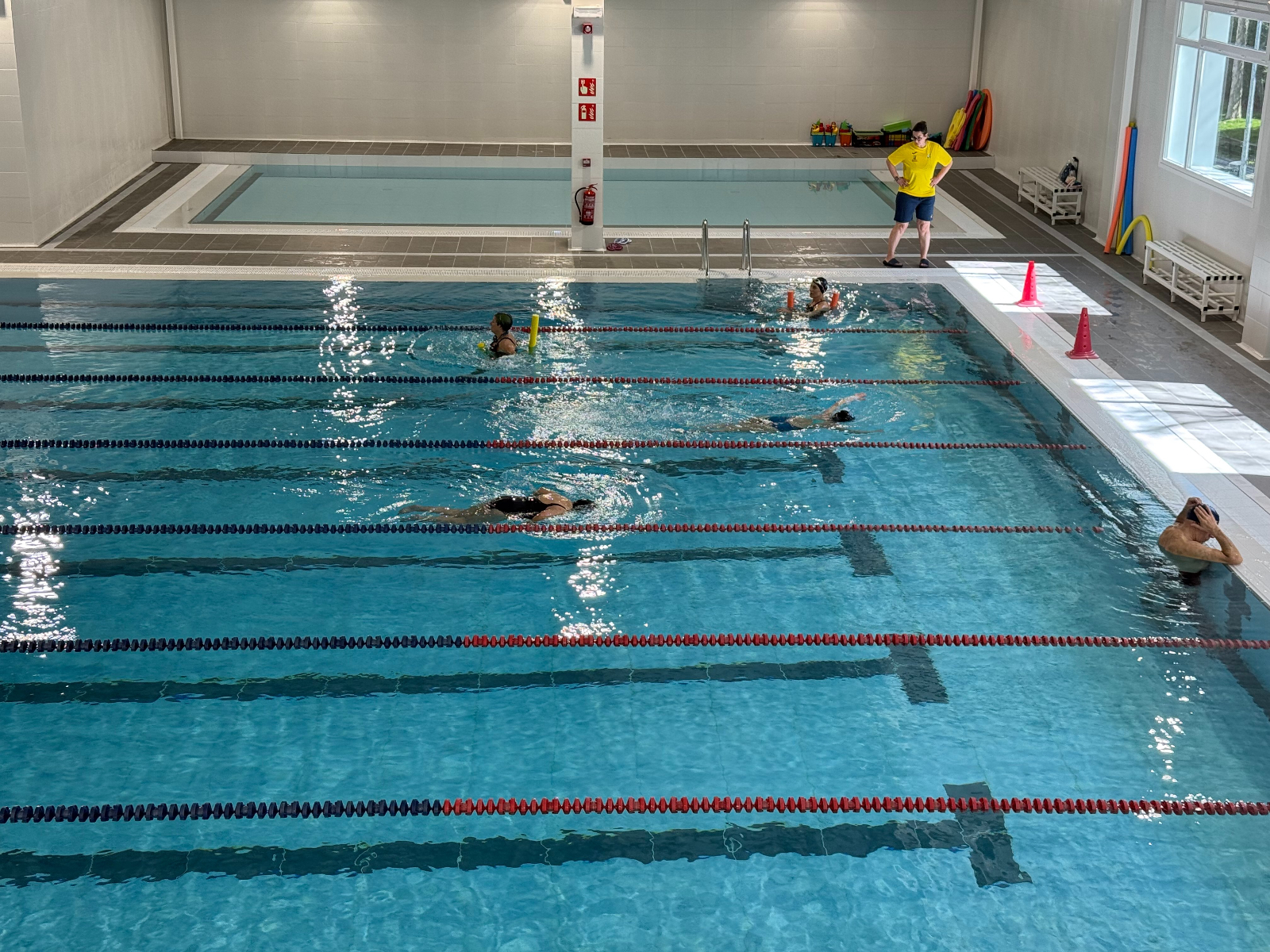 La piscina municipal de La Alamedilla ha abierto hoy sus puertas ampliando el horario de funcionamiento