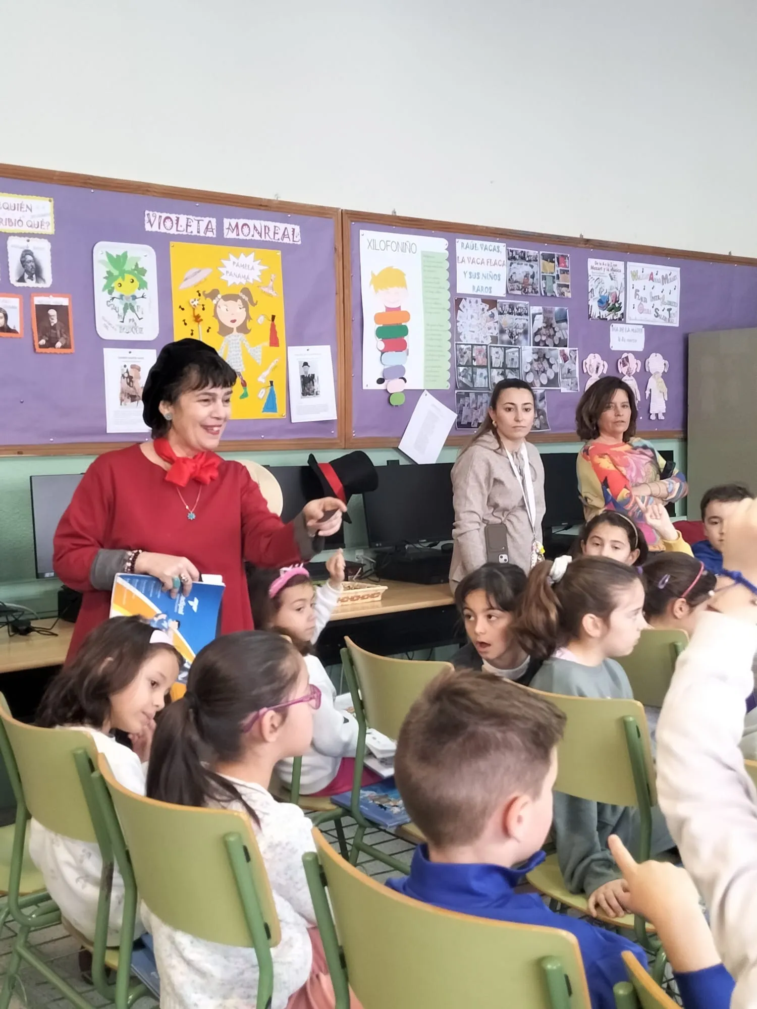 Foto 3 - La reconocida escritora infantil Violeta Monreal protagoniza una original jornada en el CEI Miguel de Unamuno