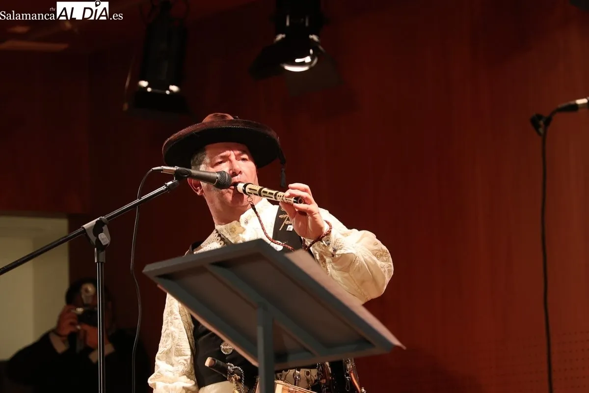 Salamanca disfruta de la música más tradicional con los hermanos Carlos y Ángel Rufino de Haro | FOTOS: David Sañudo 